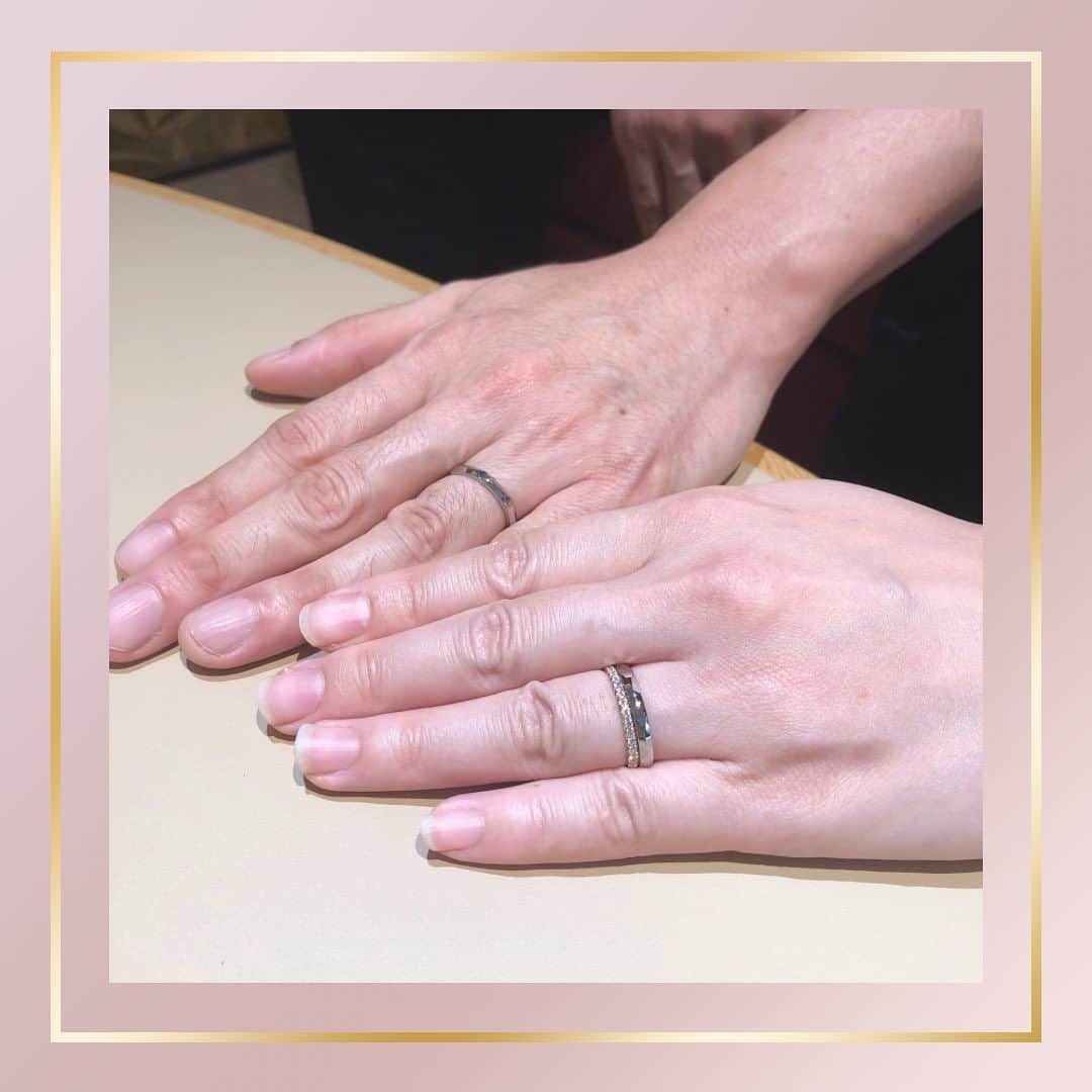 j_paris_bridalのインスタグラム：「————————————————  【お客様Photo💍】 ⁡ みなさまこんにちは😊 お客様のお写真を投稿させていただきます💓  シンプルなストレートの形にデザインが入ったオシャレなリングをお選びいただきました💍✨️ キラッとした輝きが素敵ですね💫  ジュエリーパリでは指輪を選ぶ時間も楽しんでいただきたいという想いからスタッフが一から丁寧にご案内し、お2人の大切な指輪選びのサポートをさせて頂きます☺️💍 ⁡ 詳しくはお電話、メールにてお気軽にお問い合わせくださいませ📩 皆様のお越しを心よりお待ちしております♪  ————————————————  #婚約指輪 #結婚指輪 #マリッジリング #エンゲージリング #ブライダルリング #結婚指輪福井 #結婚指輪人気 #ジュエリーパリ福井 #婚約指輪福井 #婚約指輪人気 #結婚指輪おすすめ #ブライダル指輪 #結婚指輪専門店 #婚約指輪おすすめ #婚約指輪専門店 #ring #marriage #bridal #wedding #結婚 #ウェディング #プレ花嫁 #ブライダル  #結婚式  #結婚式準備 #福井のいいところ #jewelryparis #ジュエリーパリ」