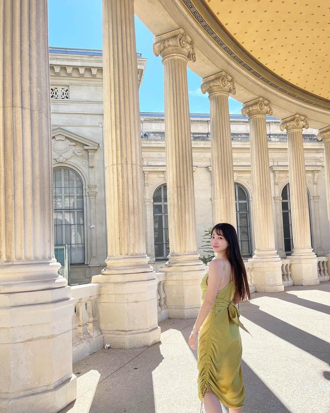 若松来海のインスタグラム：「ロンシャン宮🌿 すてきなフランスの公園🏞️ 🤍 ⁡ ⁡ ⁡ ⁡ ⁡ ⁡ ⁡  ⁡ #ロンシャン宮  #francetravel #francetrip #longchamp #palaislongchamp #france #franch #マルセイユ #marseille #museum #estellak #エステラケー #ワンピースコーデ  #世界遺産 #worldheritage #royalcaribbean #ロイヤルカリビアン #クルーズ #cruise #japan #japanesegirl #japanese #charlsandkeith #nikeairmax #海外旅行」