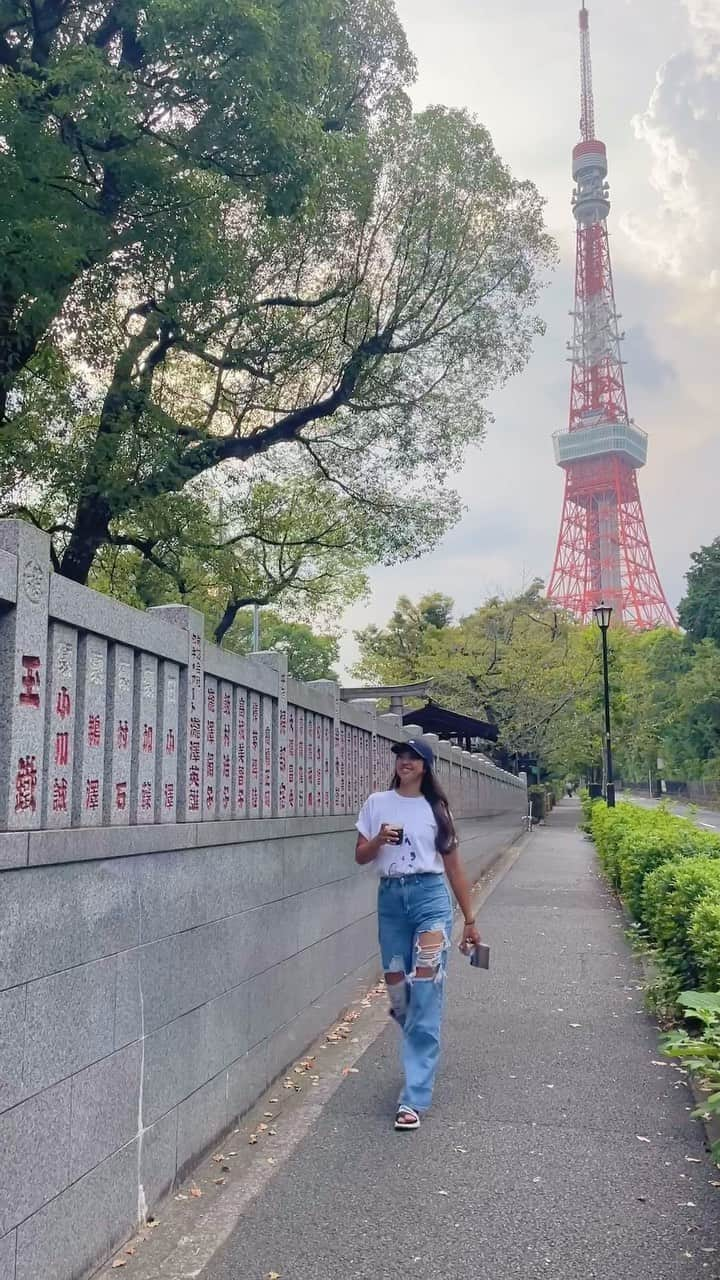 平良エレアのインスタグラム：「カフェの帰り道🗼  秋の気配きてるよー🍂  外にいる時は極力 携帯触るのやめて 目線上げて景色見て 五感でいろいろ感じた方が良いよね🌿  #東京散歩  #tokyo #lifestyle #helthylife」