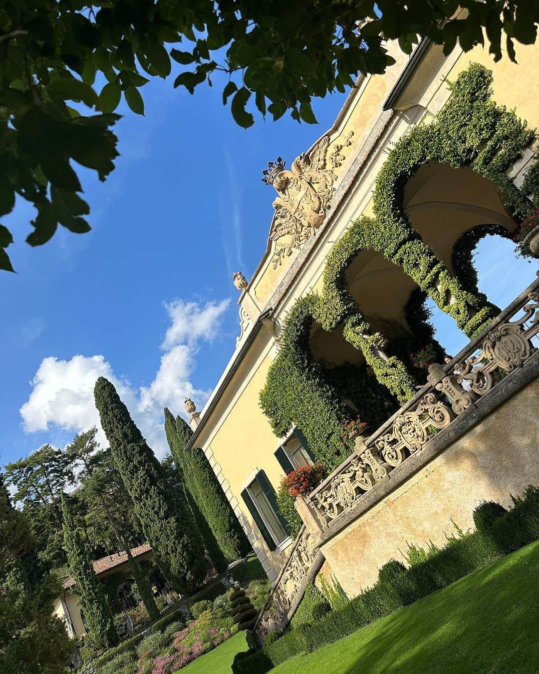 ウッラサヤー・セパーバンさんのインスタグラム写真 - (ウッラサヤー・セパーバンInstagram)「Golden hour, spectacular. ต้นไม้ที่ Villa Balbianello, spectacular!  #yyinit」9月20日 18時25分 - urassayas