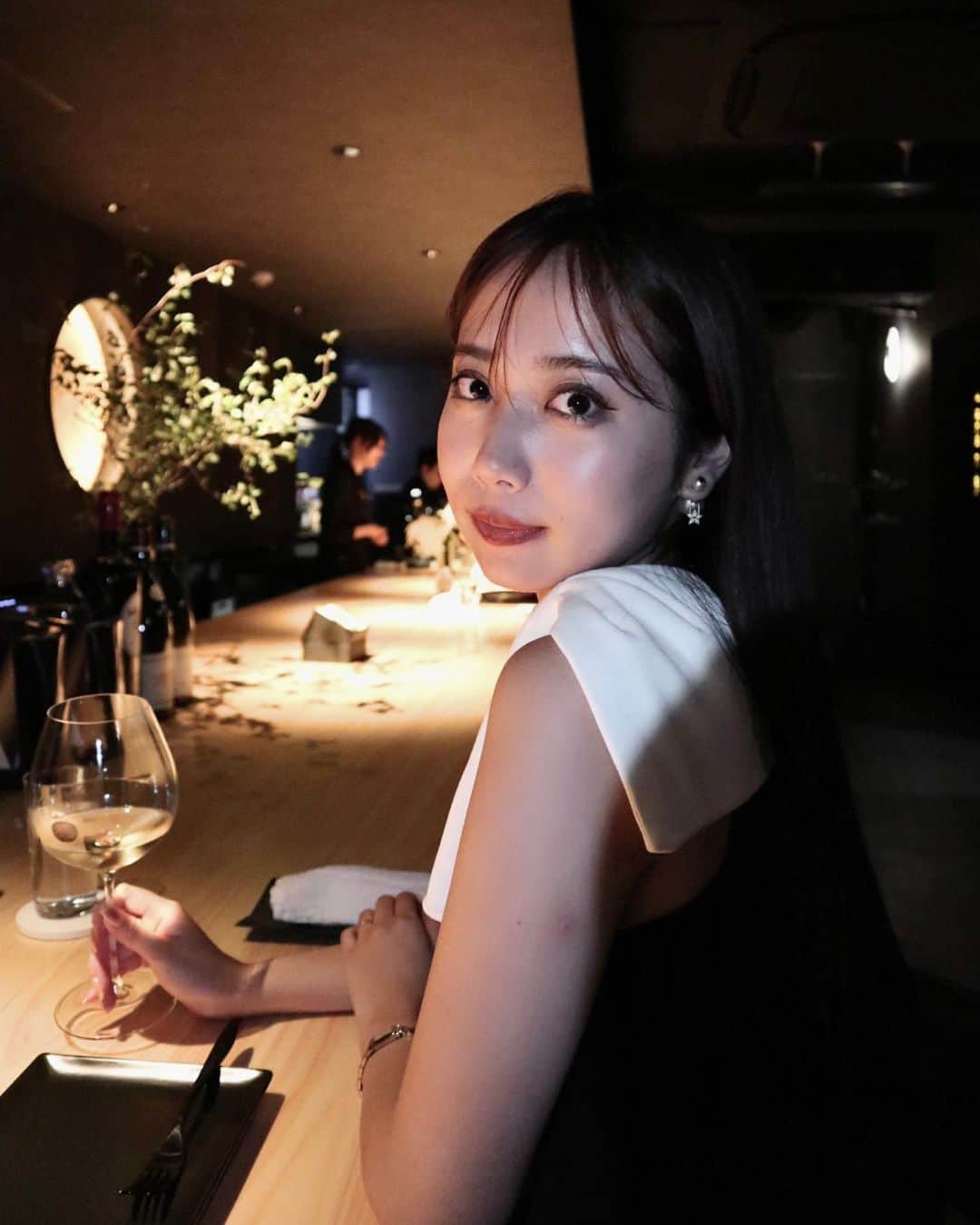 塚本いづみのインスタグラム：「. わたし史上一番のワインに出会えた🌕🥂🤍」
