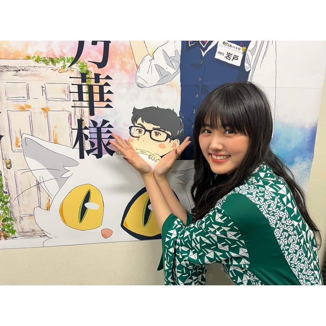 のインスタグラム：「｢すずめの戸締まり｣ Blu-ray＆DVD本日発売です。 驚異の12時間越え！見応えたっぷりの特典でとっても面白かった🐱  そして、すずめたちの”戸締まりの旅”が作中で描かれたのと同じ、9月25日から9月29日ま行われる、おかえり上映も是非。  上映される本編は、未使用だった“草太からすずめへの「ただいま」の音声”がラストシーンに追加された特別バージョンですっ！  よろしくお願いします🚪🗝」