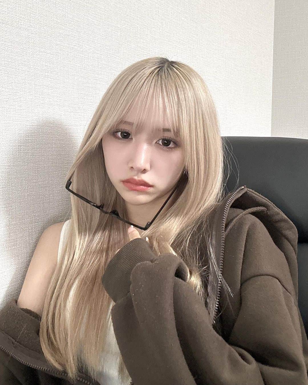 のインスタグラム：「早く冬服着たいね🤤🤤🤤」