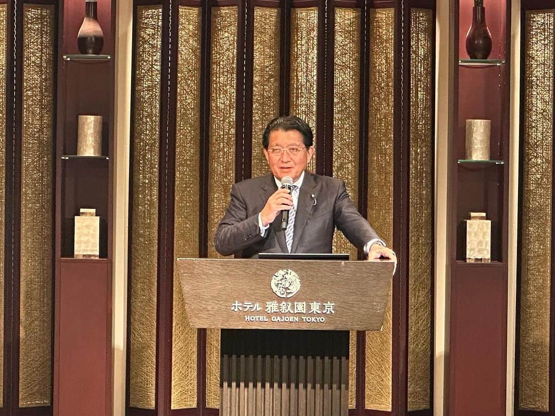 のインスタグラム：「本日2回目のセミナーに登壇。我が国の競争力、デジタルと経済、マイナ保険証、AI等々について約70分間講演させていただきました。講演依頼が多いのはありがたいことで、丁寧に政策を説明させていただきました。#平井卓也」