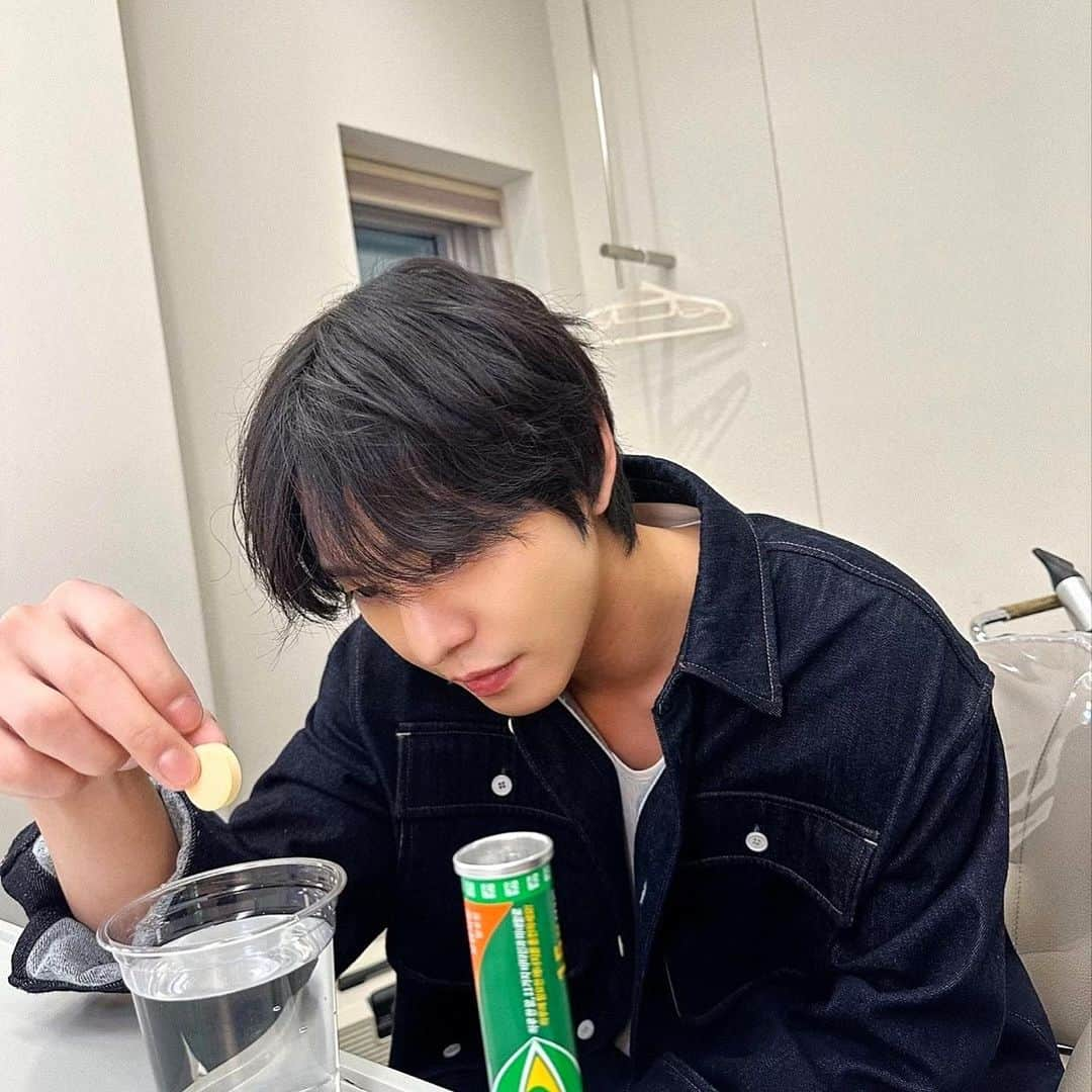 アン・ヒョソプさんのインスタグラム写真 - (アン・ヒョソプInstagram)「#berocca 💛」9月20日 18時56分 - imhyoseop