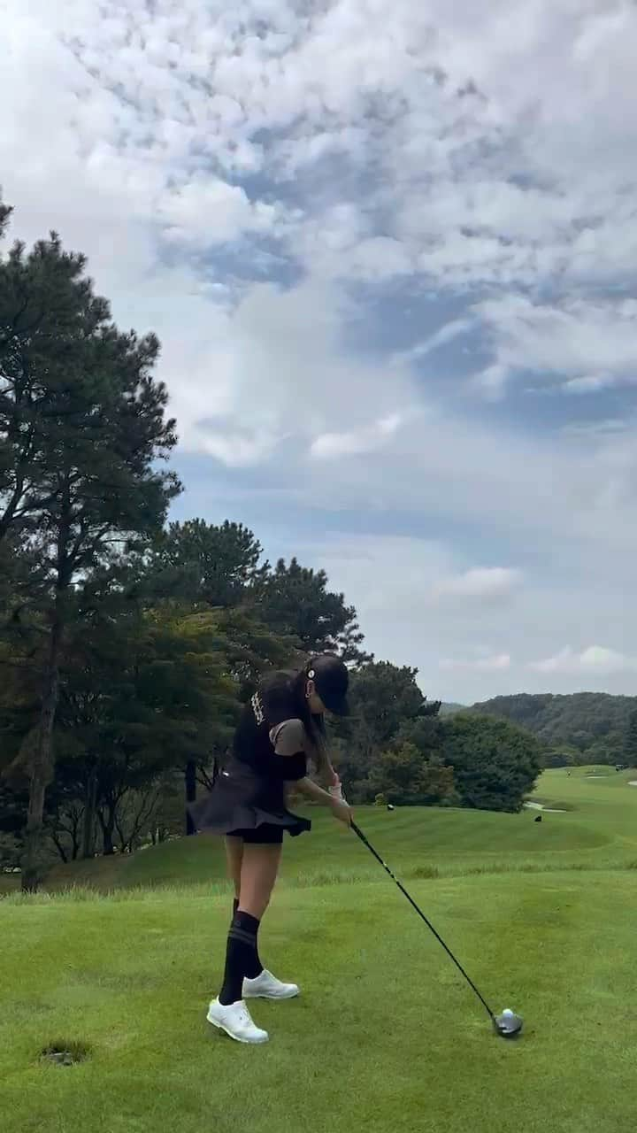 キム・ハヌルのインスタグラム：「가을 골푸 🤎  #footjoy #xxiogolf」