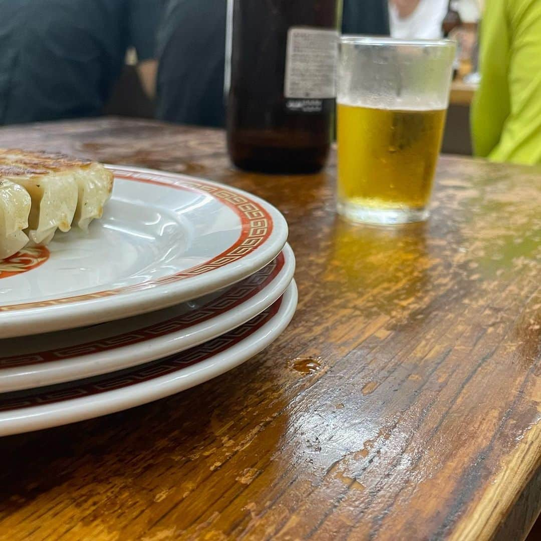 佐分利眞由奈さんのインスタグラム写真 - (佐分利眞由奈Instagram)「*･.📍亀戸餃子｡*   食べ物のメニューが餃子しかないお店  ストップ言うまで提供してもらえるから ついつい食べ過ぎてしまうーっっ！！🥟🤤  薄皮でパリッと小さくて食べやすい🤤 4皿食べました✨  #亀戸餃子 #餃子」9月20日 18時51分 - mayuna_saburi