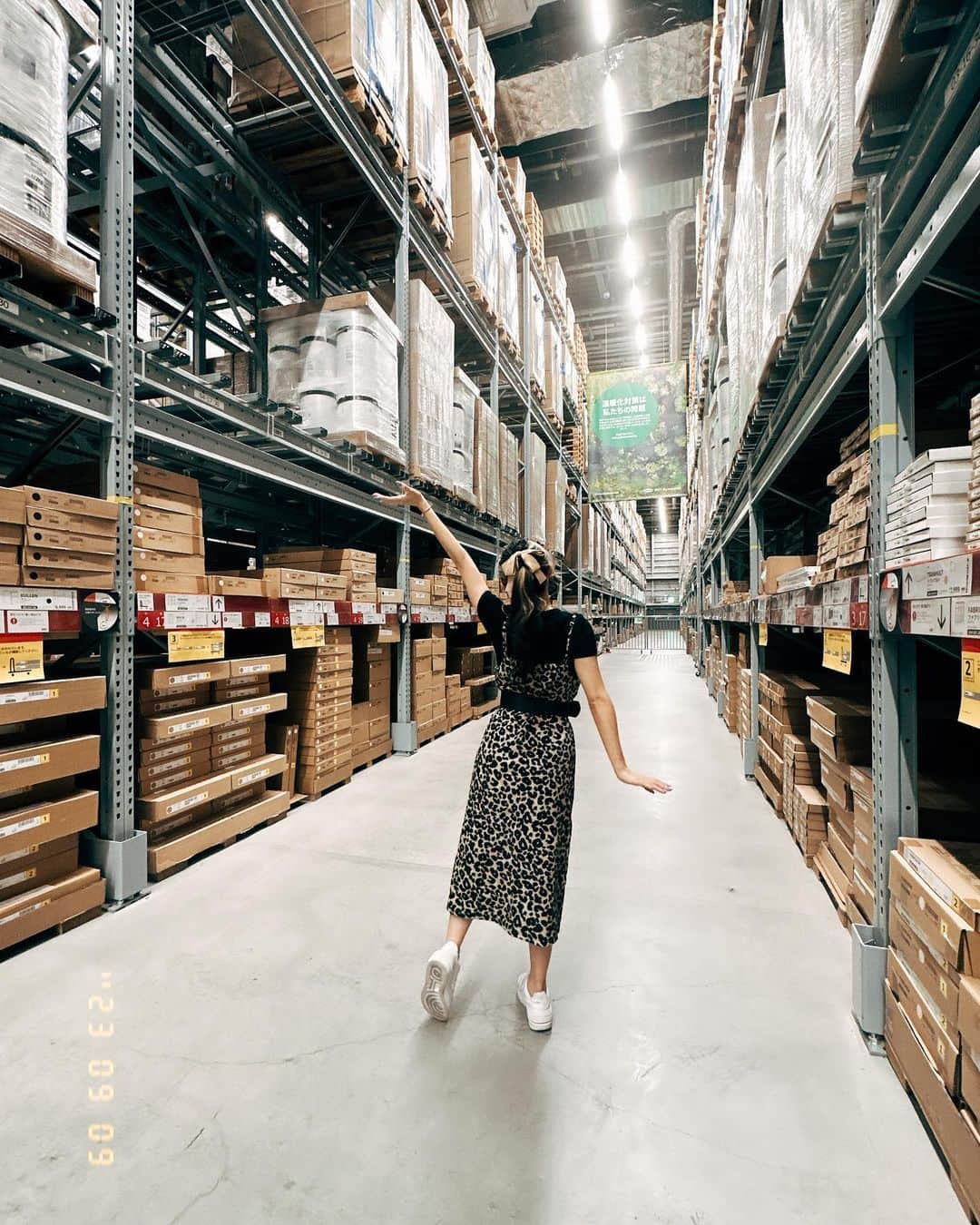 えりぴょんさんのインスタグラム写真 - (えりぴょんInstagram)「. . IKEAででっかい鏡とタンス2つも買ったんだけど重すぎて死んだ……😇 . . 諦めて配送してもらうところまでカート乗せてるのに重すぎて持っていくのも一苦労😮‍💨💦 . . . . . . .  #IKEA #ikea購入品  #ikeahome  #全身鏡 #ノーマルカメラ #無加工 #ヒョウ柄 #ワンピース #ootd #ヒョウ柄コーデ  #ポニーテール #ヘアアレンジ #エアフォース1  #家具 #IKEA信者  #おでかけ」9月28日 20時00分 - eripyon0912