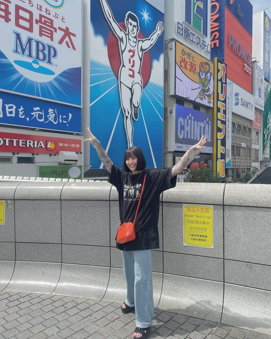 Annaのインスタグラム：「実は夏に初めてお仕事中じゃなく、プライベートで大阪旅行に行ったのだ✈️ とてもとても楽しかったー！  #実はありました夏休み」