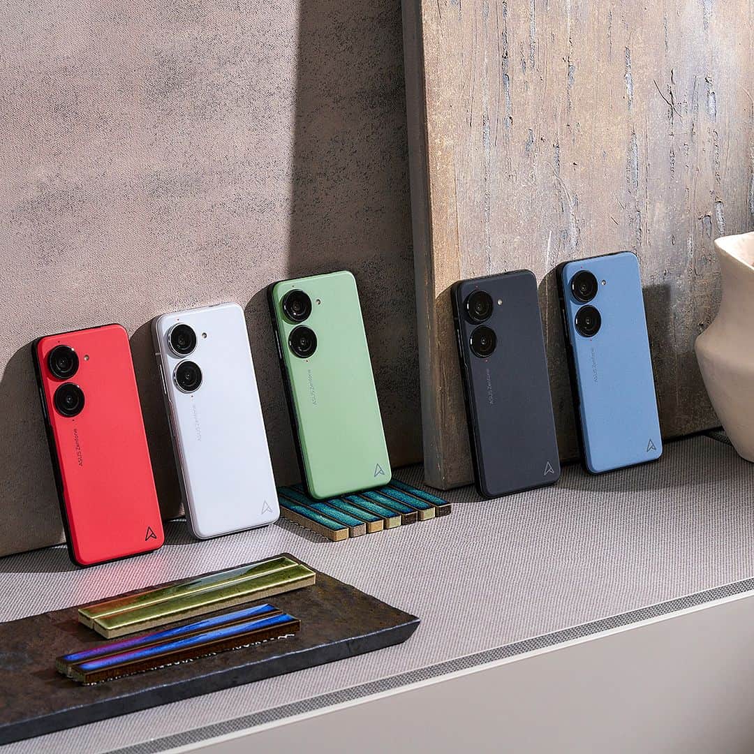 のインスタグラム：「Which of these stunning colors best suit your style? Drop the emoji of your favorite color in the comments below! ❤️ 🤍 💚 🖤 💙 #ASUS #Zenfone10 #MIGHTYONHAND」