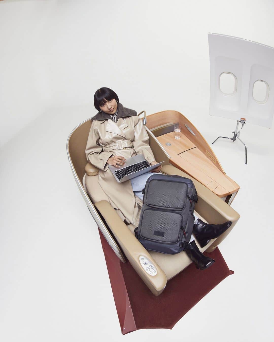 イーストパックのインスタグラム：「From the office to the airport, CNNCT line is designed to make life easier, so you can focus on what matters most.  More on www.eastpak.com #builttoresist」