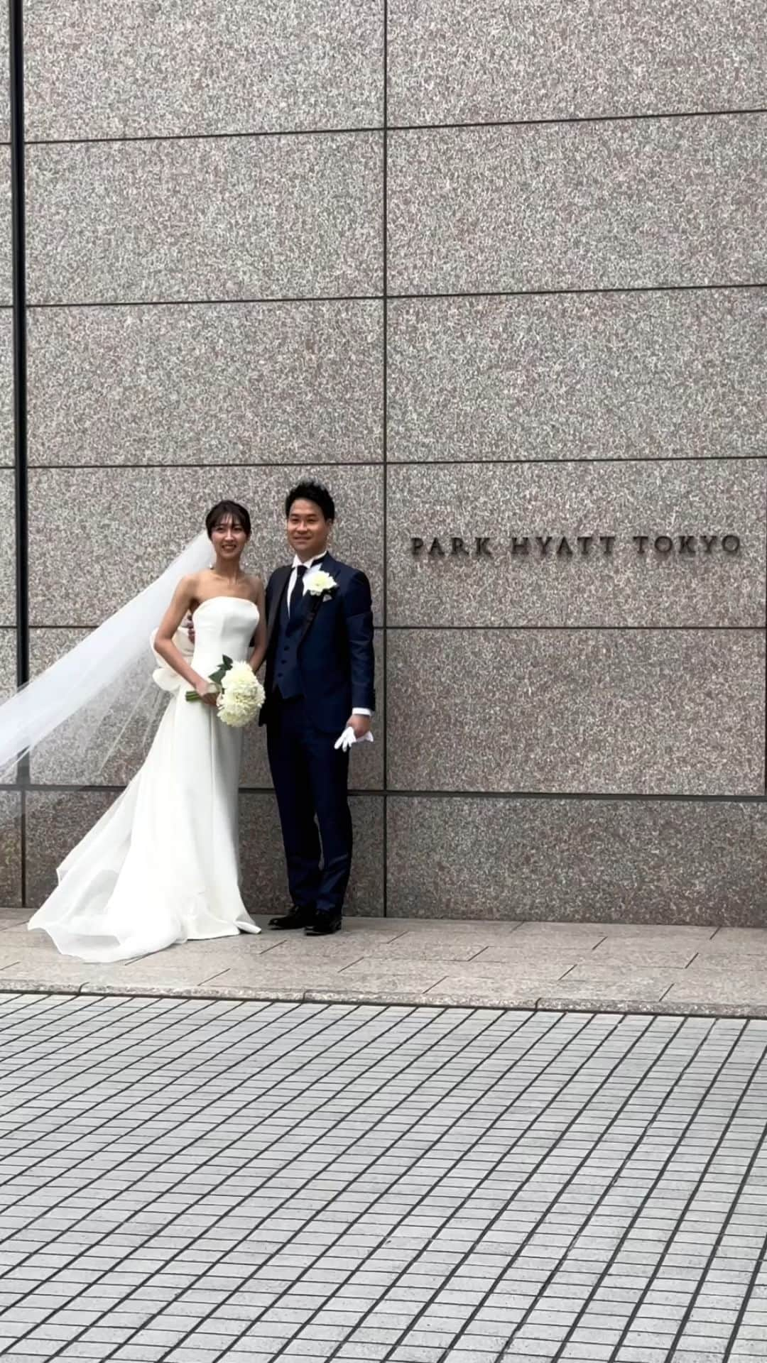 Park Hyatt Tokyo / パーク ハイアット東京のインスタグラム：「Have your dream wedding reflect your personal taste and style. The wedding coordinators at Park Hyatt Tokyo will ensure that every detail will delight you as well as your guests.  おふたりの思いに寄り添い、かけがえのない一日を創り上げるパーク ハイアット 東京のウエディング。ゲストの笑顔と祝福に満ちた幸せな時間は、いつまでも心に刻まれるタイムレスな思い出に。  Share your own images with us by tagging @parkhyatttokyo  ————————————————————— #parkhyatttokyo #parkhyatt #hyatt #luxuryispersonal #parkhyatttokyowedding #wedding  #weddingceremony #timelesslove  #パークハイアット東京 #パークハイアット東京ウエディング #ウエディング #結婚式  #挙式 #パークの花嫁 @parkhyatttokyowedding  @geometricgreen_wedding  @yuji_kobayashi_」