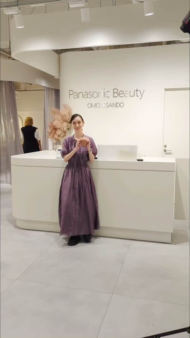 前田紀至子のインスタグラム：「@morimoto_sumau の連載記事が公開されました。  今回はPanasonic Beauty OMOTESANDOで気になる美容家電について徹底リサーチ。  毎度の事ながら自分が興味津々のコンテンツに取材に伺うからこそ、相変わらず今回もお買い物して帰ることになりました💸（笑）  そして勿論今回も豪華な読者プレゼントが！ そろそろ私も応募したいんですけどダメですかね…（ダメ）  ワンピースは去年のS MAX MARAです。  #sumau#スマウ#panasonicbeauty#panasonicbeautyomotesando#パナソニックビューティー#パナソニックビューティー表参道#美容家電」