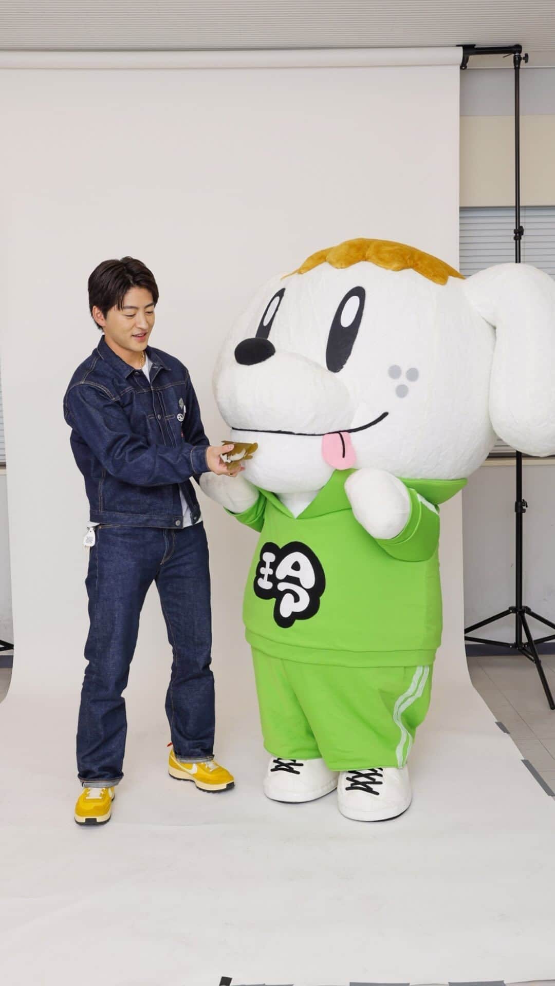 GENERATIONS高校TVのインスタグラム：「【ジェネ犬に甘々な玲於】懐かし名場面をプレイバック✨玲於ジェネ犬に優しく話しかける甘々なお砂糖玲於に癒されよう🐬💚  #gene高 #ジェネ高 #generations高校tv #gene #generations #ジェネ #ジェネレーションズ #generationsfromexiletribe #ldh #白濱亜嵐 #片寄涼太 #数原龍友 #小森隼 #佐野玲於 #関口メンディー #中務裕太」