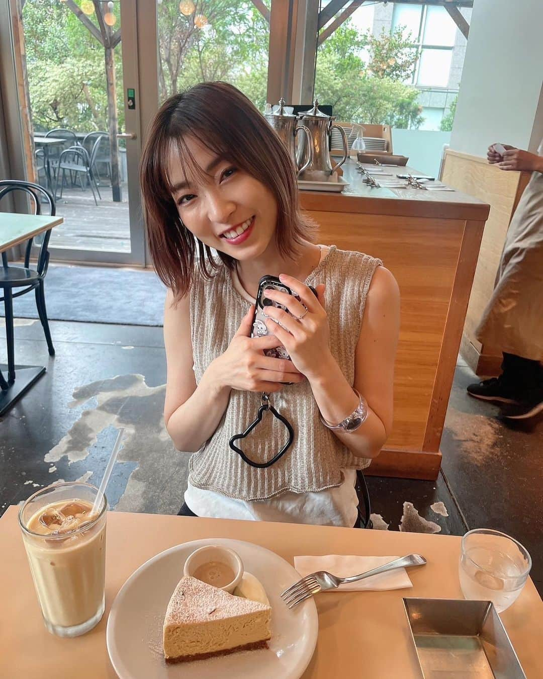 鈴木友梨耶さんのインスタグラム写真 - (鈴木友梨耶Instagram)「ラテもほうじ茶チーズケーキもとってもおいしかった❤  また行きたいな♪  #新宿newoman #gardenhouse #新宿グルメ #新宿カフェ #新宿ランチ #cafe #カフェ巡り #shinjuku」9月20日 19時03分 - yuriyasuzuki_828