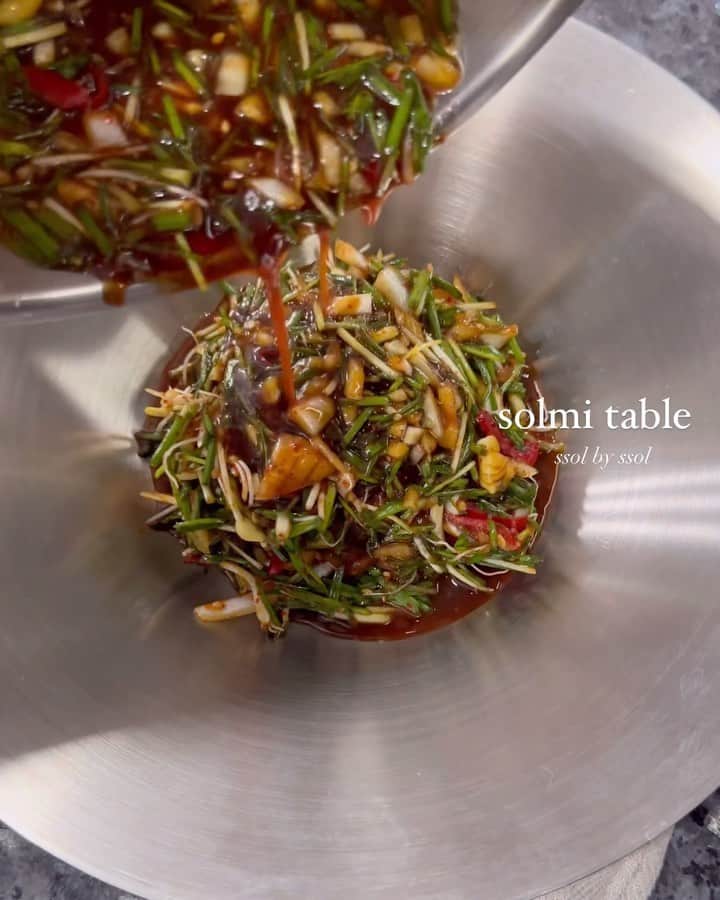 パク・ソルミのインスタグラム：「-  #달래장  Recipe👉 @the_bocksoon_official」