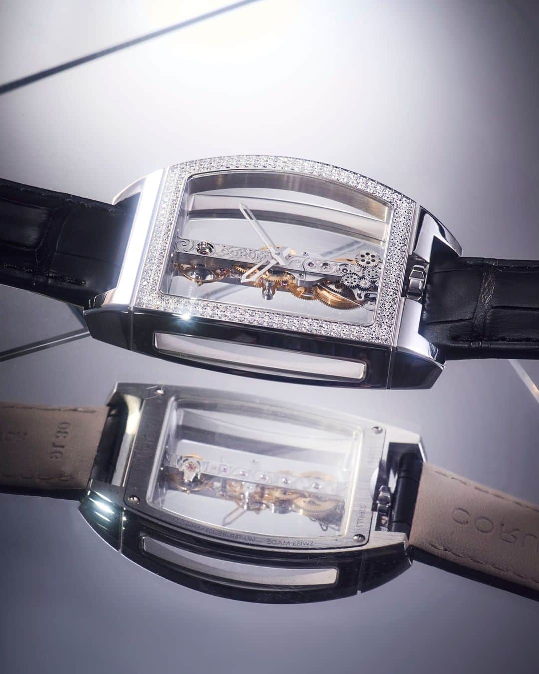 コルムのインスタグラム：「ベーシックなフォルムでありながら洗練された存在感を放ち、ダイヤモンドの透徹の輝きが美しく手元を彩ります。  #ゴールデンブリッジコレクション 品番：B113/01044 ※価格は公式サイトにてご確認ください。  #高級腕時計 #腕時計 #コルム #コルム時計 #コルムウォッチ  #Corum #CorumWatches #luxurywatch #luxurywatch #watchwithlove #watchaddict  #WatchesOfInstagram #WatchOfTheDay #WatchCollector #WatchLover #WristWatch #WatchCollection」