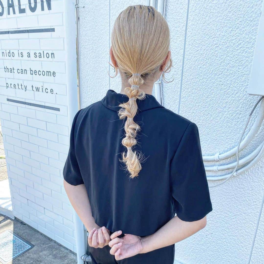 Akinori Shimizuのインスタグラム：「2do-arrange.  カジュアルアレンジ🦆 ¥3,850 (ご新規指名の方は指名料¥2,750)  2do(ニド)  〒433-8123  静岡県浜松市中区幸4丁目18-19 1F TEL 053-522-8056 定休日 毎週月曜日、第3日曜日 営業時間  平日 10:00〜19:00 　　　　(カット最終受付18:00)  土日祝 9:00〜18:00 　　　　(カット最終受付17:00) 駐車場 6台あり  #浜松ヘアサロン #浜松美容室 #浜松カラー #浜松ヘアアレンジ #2do」