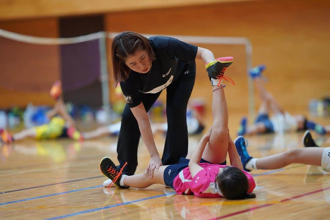 藤井瑞希さんのインスタグラム写真 - (藤井瑞希Instagram)「・ ・ ストレッチは大切🙆‍♀️ ・ 子供の時から癖付けよ〜ね。 ・ ・ #奈良 #バドミントン #アカデミー #藤井瑞希」9月20日 19時11分 - bdmntnfujiimizuki