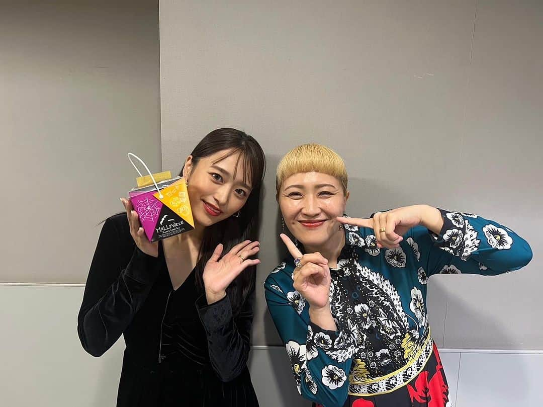 丸山桂里奈さんのインスタグラム写真 - (丸山桂里奈Instagram)「ちぴちゃん❤️ ラヴットファミリー😍 別収録で会えた😳 ママの先輩でもあり、いつも優しくしてくれる😳🙏‼️ 一緒いると安心するっ。今日もありがとう〜👅今度はママ会しよ😍👅‼️❤️  #ラヴィット！ファミリー #ちぴちゃん #激ぼそポッキースタイル #かわいすぎる #やさしすぎる #いつもありがとう #ママの先輩 #頼りにしてます #いい意味で #インスタバエ」9月20日 19時11分 - karinamaruyama