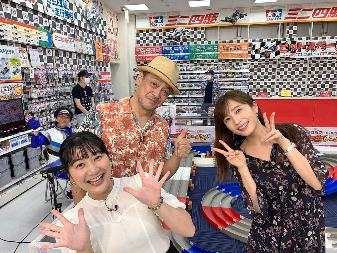 市野瀬瞳さんのインスタグラム写真 - (市野瀬瞳Instagram)「テレビ埼玉で生中継でした☺︎ ミニ四駆選手権🏎 3枚目の表情…なぜならば私たち惨敗でした。レース生放送中に謎の突然のエンジン切れ。悔しすぎるんですけど！！  #デビット伊東 さん #野口アナウンサー ありがとうございました🥰 #テレ玉 #マチコミ #ミニ四駆  #市野瀬瞳」9月20日 19時13分 - hitomi_ichinose1225