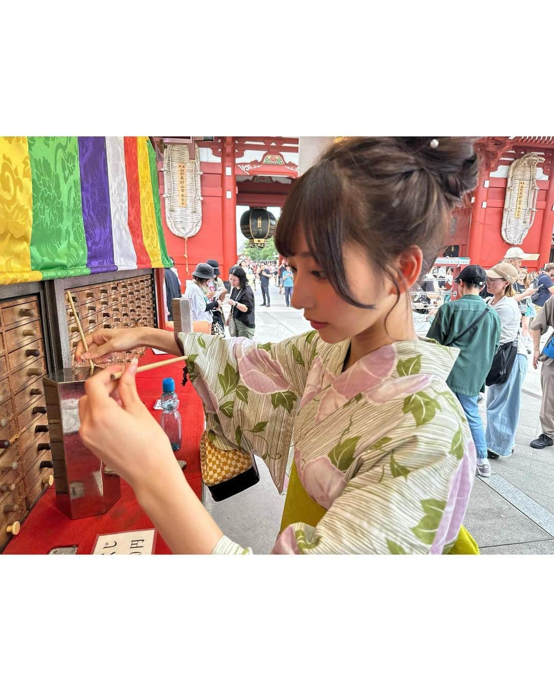 中野ゆいなさんのインスタグラム写真 - (中野ゆいなInstagram)「浴衣デート🌿‪‪❤︎‬ 浅草のメンチってほんと美味しいよね🥺」9月20日 19時16分 - nkn_0125