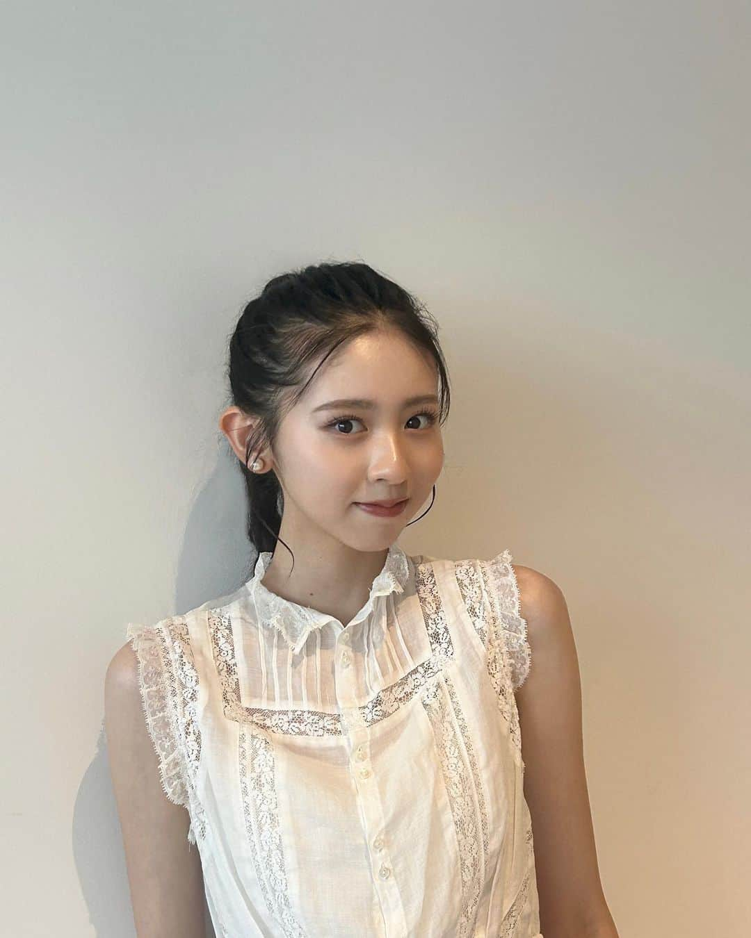 入江美沙希のインスタグラム：「フジテレビ めざましテレビ「イマドキ」 ⁡ 明日は、台湾グルメをリポートします🇹🇼 全て初めて頂く食べ物だったので、台湾グルメを知れて嬉しかった🍴 ⁡ ⁡ 明日6時50分頃放送です リアルタイムで是非..👼🏻 ⁡ 最後の動画は、お土産で頂いたジュース飲んでる🍹♡ ⁡ ⁡ ⁡ ⁡ ⁡ ⁡ ⁡ ⁡ ⁡ ⁡ 衣装　@deicy_official ⁡ ⁡ ⁡ ⁡ ⁡ ⁡ ⁡ ⁡ ⁡ ⁡ ⁡ #deicy #mecouture #めざましテレビ#台湾グルメ#秋服#秋コーデ#秋ファッション#秋ブラウス#フォトアイデア#巻き髪#ロングヘア#簡単ヘアアレンジ#ヘアスタイル#ヘアアレンジ#韓国ヘア#韓国ヘアアレンジ#前髪なし#ガーリーコーデ#ガーリーファッション#ガーリーヘア#フレンチガーリー#フレンチガーリーコーデ#高校生#06#jk2#jk#Japan」