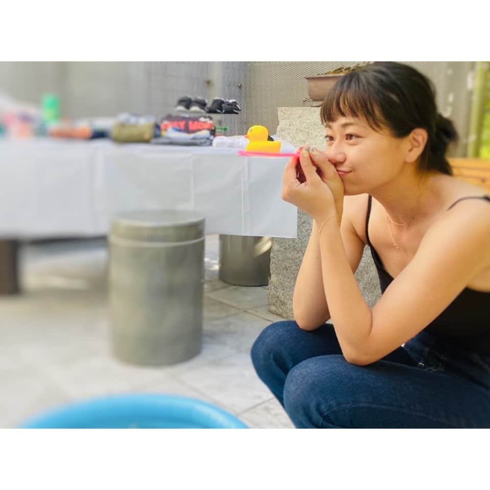 原川愛さんのインスタグラム写真 - (原川愛Instagram)「きっと一般的に言う夏らしいこと、唯一これ！ アヒルすくい。笑  浴衣も着てないし 花火も見てないし お祭りも行ってないし プールも行ってないし 海、川は…行っけど入ってない。笑  あれー？？おかしいなぁ〜。笑  夏っていつまで？ まだ間に合いそ？  あっ！でも ラジオ体操の良さにたくさん触れて 大自然にも触れた夏。 いろいろ凄かったんだー✌︎ 十分夏満足している自分がいる☺︎」9月20日 19時18分 - aiharakawa93