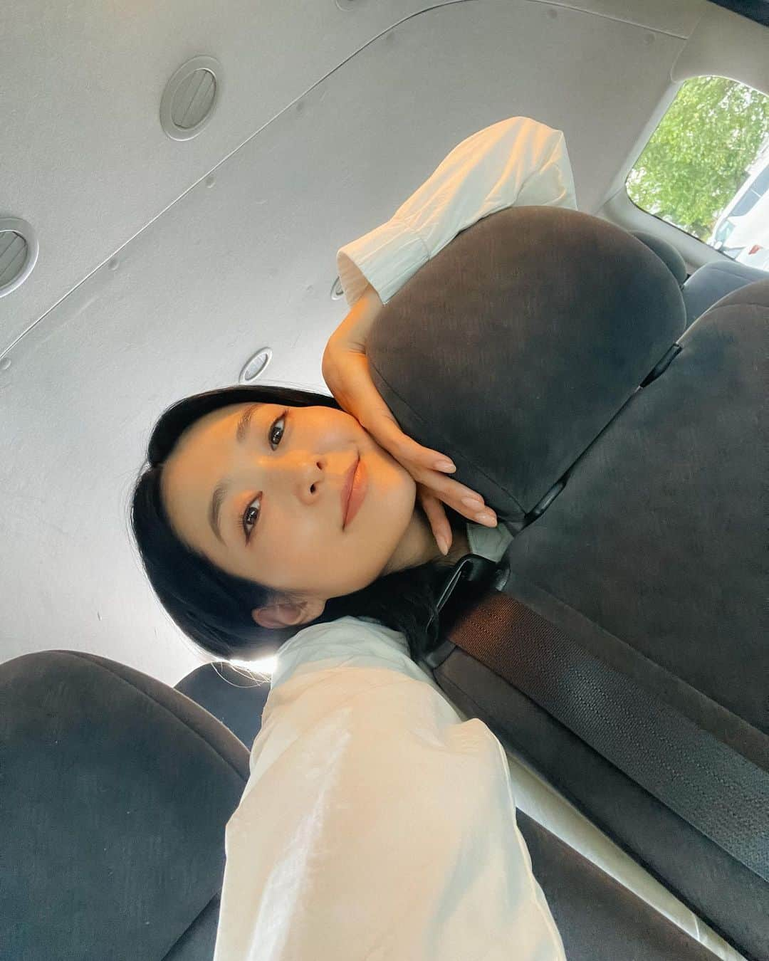 Karunaさんのインスタグラム写真 - (KarunaInstagram)「_ はじめまして福島県🌿🍑初上陸🚄 衣装は秋冬物でしたが風も吹いていて 少し涼しくて大変助かりました🙆🏻‍♀️笑 とっても素敵なチームとご一緒出来て 笑顔が絶えない１日を過ごせました☺️ 充実！ありがとうございました🤲🏻🤍 #福島県 #いつか観光しに行きたいな #東北新幹線 #寝過ごさないか怯えた #はじめて新幹線で目覚ましかけたよ」9月20日 19時23分 - karuna0520