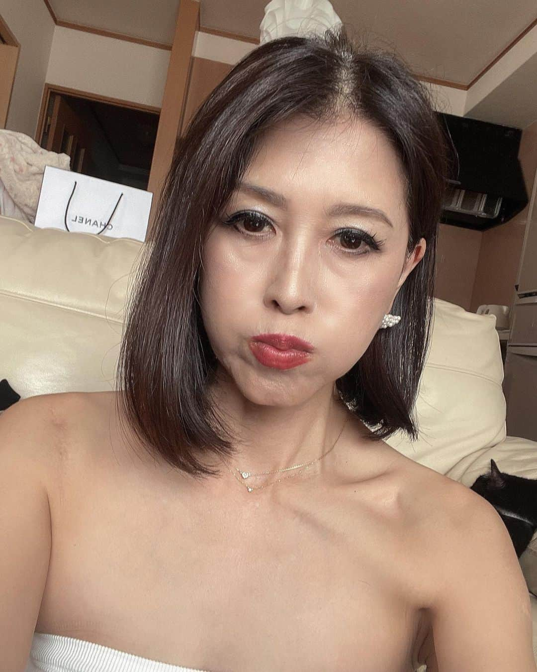 Naoko（なおこ）さんのインスタグラム写真 - (Naoko（なおこ）Instagram)「😳 😳 😳 夏ですか😭  秋を 感じたくて ブーツを おろしました。  暑い、、、  #残暑 #不機嫌  #筋トレ女子 #フィットネス女子#フィットネス#Fitness#筋トレ女子と繋がりたい #筋トレ好き#筋トレ好きと繋がりたい#減量 #くびれ#美ボディ #アラフィフ#アラフィフコーデ#ボディメイク #50代#健康 #熊本 #kumamoto」9月20日 19時24分 - smile_naohibi