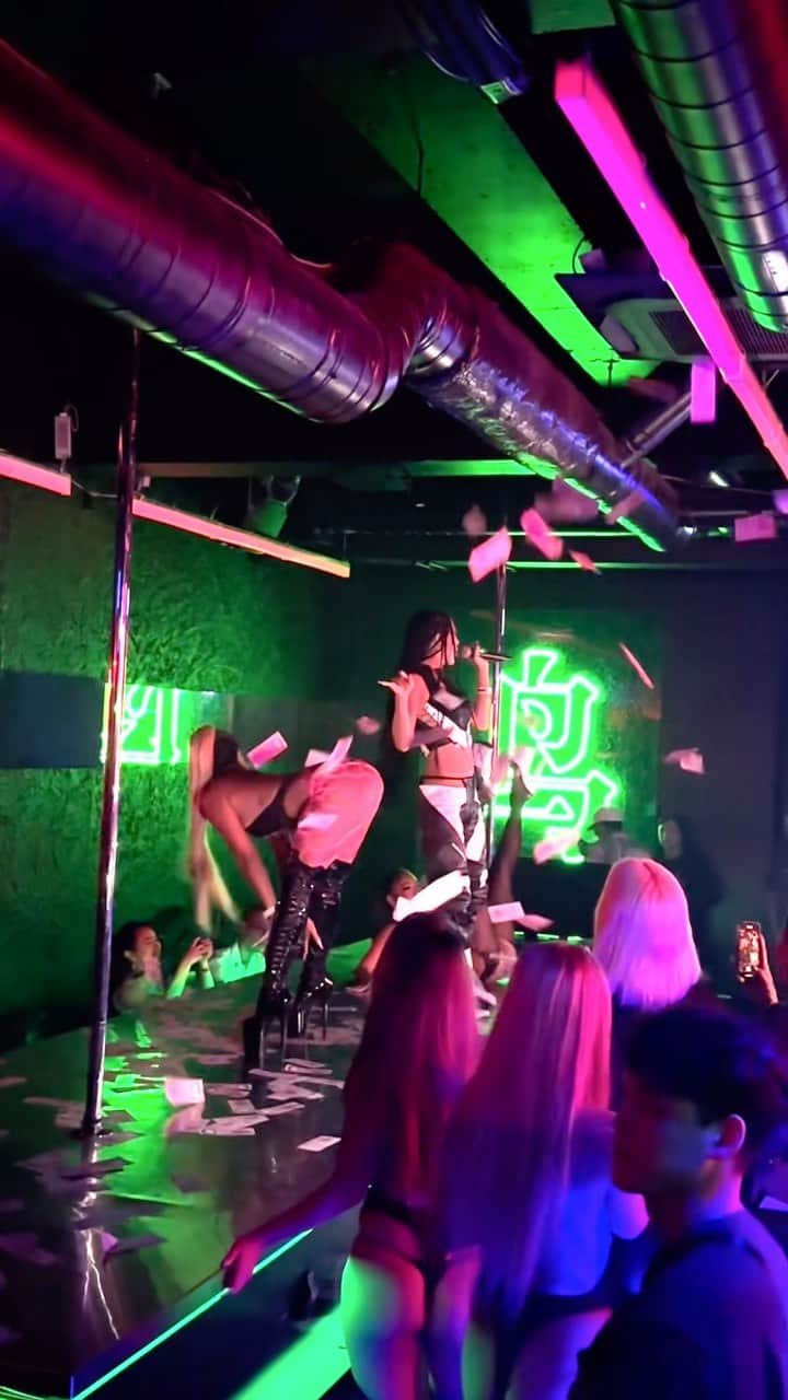 大門弥生のインスタグラム：「Live Tour Osaka After Party "Sis Sis" Recap🍑🌍💎✨ Next is...10/9 in Seoul🇰🇷  ▶︎▶︎ AT @madamwoo_osaka  @youth_of_roots  @amrashk  @brownfish_eri  @cupcakemafiia  @xunaaaa_  @kadowakimarin  ーーーーーーーーーーーーー  Sis Sis -Dancehall Asia After Party- in 🇰🇷!!!  2023/10/09 (Mon) in Seoul, Korea AT MIKE’S CABIN 10PM - 3AM  Tickets 20,000won  Our New Party Sis Sis!  Dancehall, Afro beats, Reggaeton...🍑🌍 All my Gyals! go down deh!  Live LIL CHERRY & GOLDBUUDA YAYOI DAIMON DALU  Dancer Brownfish Eri and Dancehall Dancers  DJ XUNA, ZINGA, ROCKET LAUNCHER SIMPSON, AKINO DELTA FORCE  Designed Marin Kadowaki  Thank you I-VAN  Hosted by SISTERHOOD」