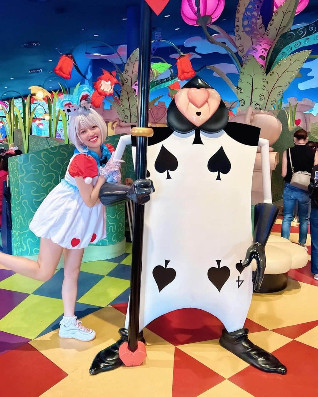 あいりDXさんのインスタグラム写真 - (あいりDXInstagram)「人生初Dハロ仮装👻🤍 不思議の国のアリスの白うさぎ🐰🌹 Amazonのキッズサイズで買ったよ(笑) ピチピチw カチューシャは、自作で作ったの(っ*´꒳`*)╮ =͟͟͞͞ どうですか…？🥰💕  #dハロ #dハロ仮装」9月20日 19時34分 - airidxdxdxdayo