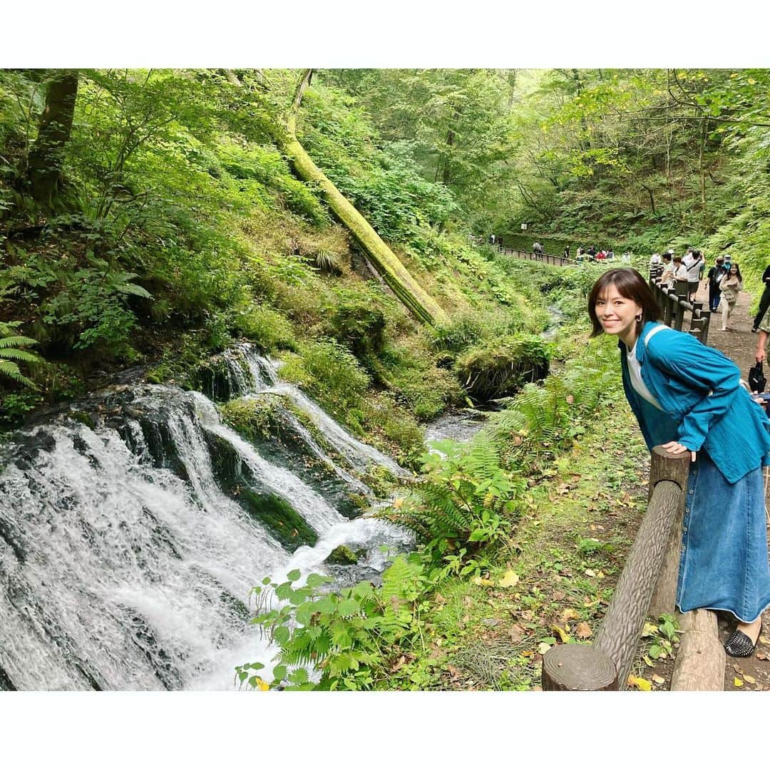 東郷祐佳さんのインスタグラム写真 - (東郷祐佳Instagram)「夏の思い出🍃 #2023 #軽井沢 #karuizawa  #白糸の滝 #母の後ろ姿」9月20日 19時35分 - yuka_togo_official