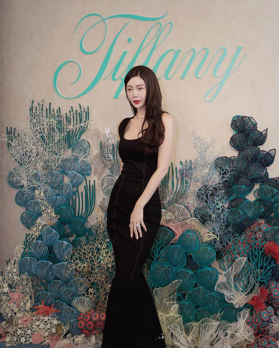 クララさんのインスタグラム写真 - (クララInstagram)「a stroll through #thetiffanylandmark #tiffanybluebook #tiffanyandco @tiffanyandco」9月20日 19時35分 - actressclara