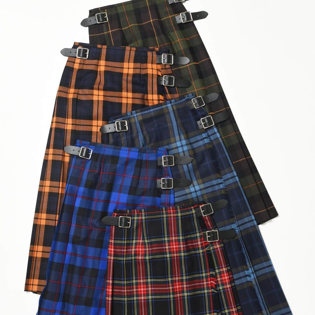 Bshop officialさんのインスタグラム写真 - (Bshop officialInstagram)「O’NEIL OF DUBLIN LONG KILT SKIRT ¥32,780 MIDDLE KILT SKIRT ¥30,800  1850年代からアイルランドの首都ダブリンで、民族衣装であるキルト製品を作り続けている名門ファクトリーブランド。伝統の製法に基づいて丁寧に織り上げられる製品は、現在もダブリンの中でも古い歴史を持つテンプルバーで作られています。流行に左右されないトラディショナルなデザインは、アイルランドの歴史と伝統の深さを感じさせてくれます。  #oneilofdublin  #23aw #bshop」9月20日 19時37分 - bshop_official