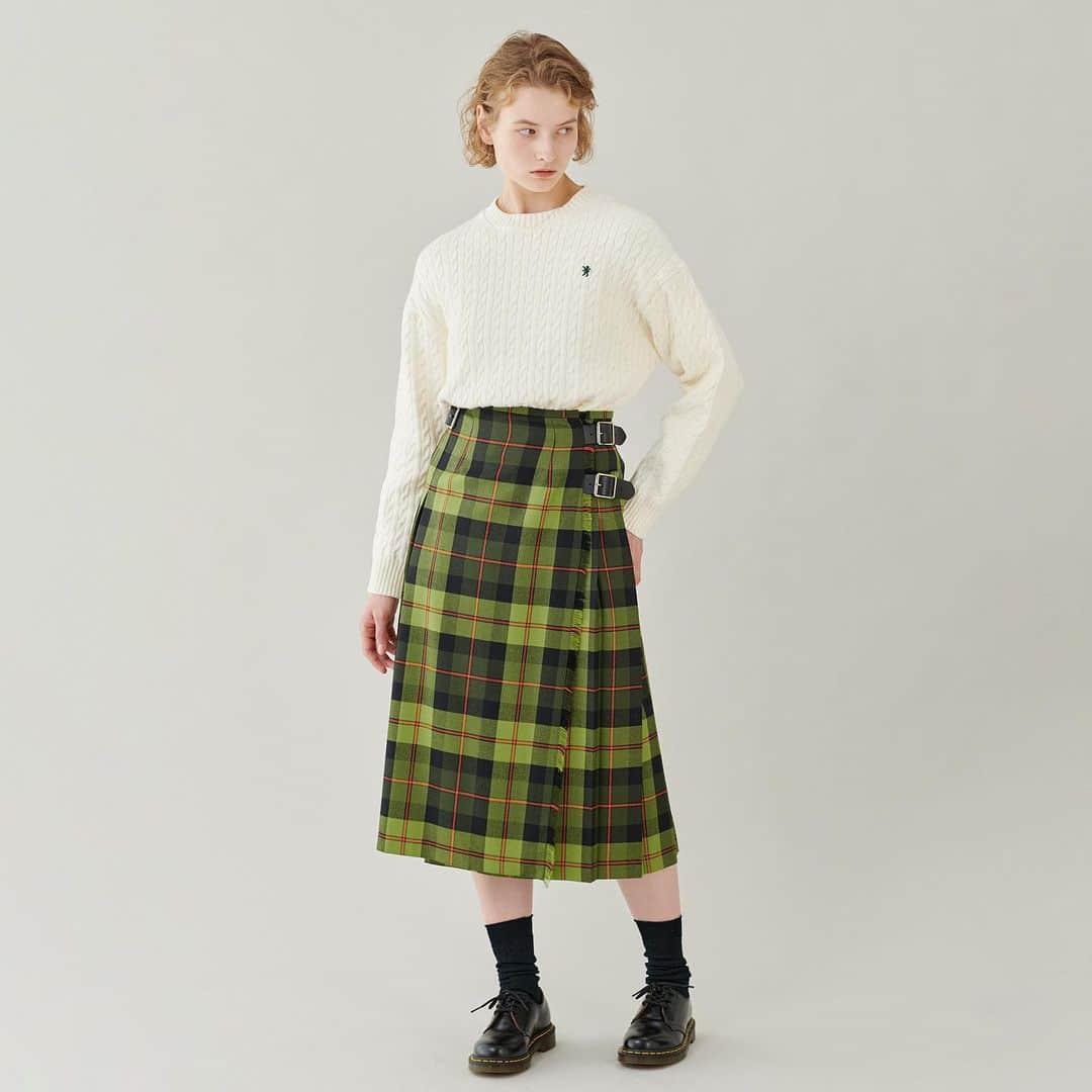 Bshop officialさんのインスタグラム写真 - (Bshop officialInstagram)「O’NEIL OF DUBLIN LONG KILT SKIRT ¥32,780 MIDDLE KILT SKIRT ¥30,800  1850年代からアイルランドの首都ダブリンで、民族衣装であるキルト製品を作り続けている名門ファクトリーブランド。伝統の製法に基づいて丁寧に織り上げられる製品は、現在もダブリンの中でも古い歴史を持つテンプルバーで作られています。流行に左右されないトラディショナルなデザインは、アイルランドの歴史と伝統の深さを感じさせてくれます。  #oneilofdublin  #23aw #bshop」9月20日 19時37分 - bshop_official