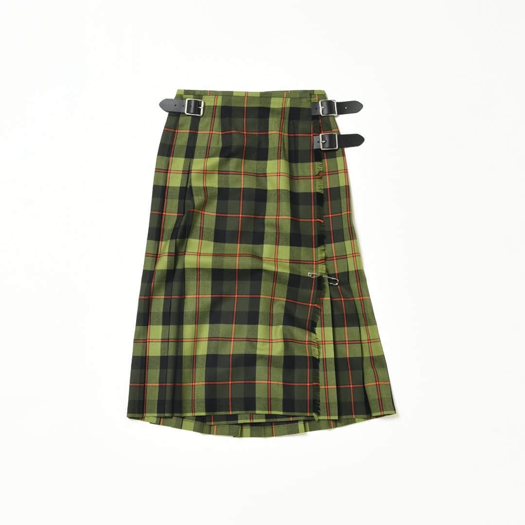 Bshop officialさんのインスタグラム写真 - (Bshop officialInstagram)「O’NEIL OF DUBLIN LONG KILT SKIRT ¥32,780 MIDDLE KILT SKIRT ¥30,800  1850年代からアイルランドの首都ダブリンで、民族衣装であるキルト製品を作り続けている名門ファクトリーブランド。伝統の製法に基づいて丁寧に織り上げられる製品は、現在もダブリンの中でも古い歴史を持つテンプルバーで作られています。流行に左右されないトラディショナルなデザインは、アイルランドの歴史と伝統の深さを感じさせてくれます。  #oneilofdublin  #23aw #bshop」9月20日 19時37分 - bshop_official
