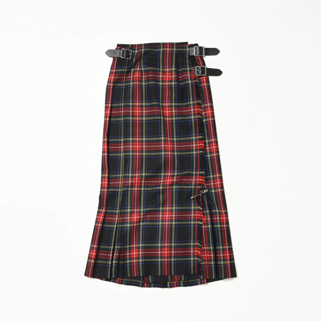 Bshop officialさんのインスタグラム写真 - (Bshop officialInstagram)「O’NEIL OF DUBLIN LONG KILT SKIRT ¥32,780 MIDDLE KILT SKIRT ¥30,800  1850年代からアイルランドの首都ダブリンで、民族衣装であるキルト製品を作り続けている名門ファクトリーブランド。伝統の製法に基づいて丁寧に織り上げられる製品は、現在もダブリンの中でも古い歴史を持つテンプルバーで作られています。流行に左右されないトラディショナルなデザインは、アイルランドの歴史と伝統の深さを感じさせてくれます。  #oneilofdublin  #23aw #bshop」9月20日 19時37分 - bshop_official