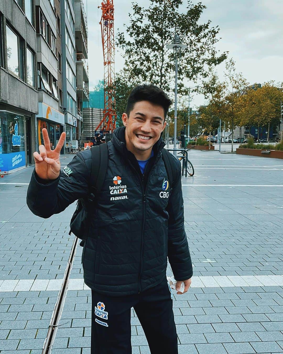 アルトゥール・オヤカワ・マリアノのインスタグラム：「Arthur Sorri 😁e Arthur Nori 😠  Às vezes é uma comédia, outras vezes é um drama 💪🏻💪🏻💪🏻 Dump . #belgium #genk #worlds」