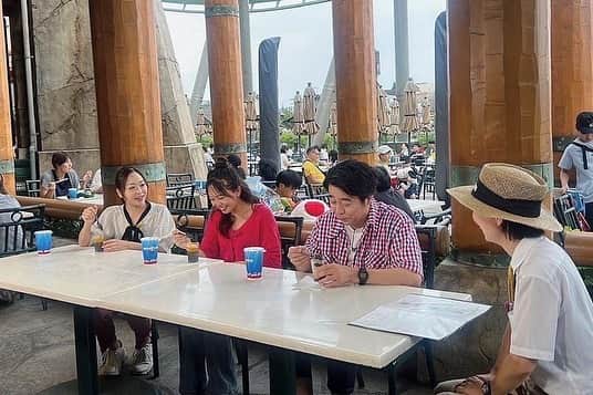 のインスタグラム：「現在放送中のJ:COM「超イイネ！ユニバーサル・スタジオ・ジャパン」に出演させて頂いてます！！ 今回は、よゐこの有野さん、田口万莉さんと｢ワンピース・プレミア・サマー 2023」を楽しんできました🍗🍻  麦わらの一味のみんなと冒険をしたり、宴をしたり、大好きなワンピースを沢山感じられて本当にワクワクしました❣️  ワンピースの魅力が沢山詰まっていて超興奮、超感動すること間違いなしです✨️  是非ご覧ください💫  https://c.myjcom.jp/jch/west_01/regular/usj.html」