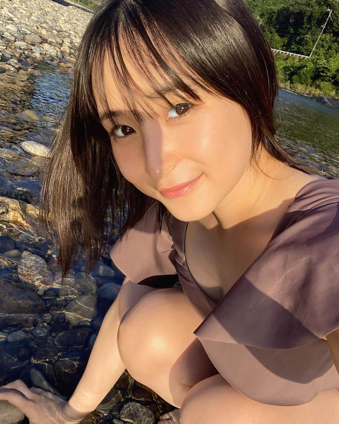 中崎絵梨奈のインスタグラム：「完全に夏を載せ忘れてました...🥺  待っ....てた？？？？人おる？？🥺  智瑛（ @chu_chiaki ）借りた水着☺︎ありがとう🧺  #夏　#summer #夏休み　#水着 #jp #銚子川 #田舎　#田舎の風景 #田舎の夏休み　#水遊び　#川　#japanesegirl #japaneseculture #jp_mood #jp_gallery #swimwear」