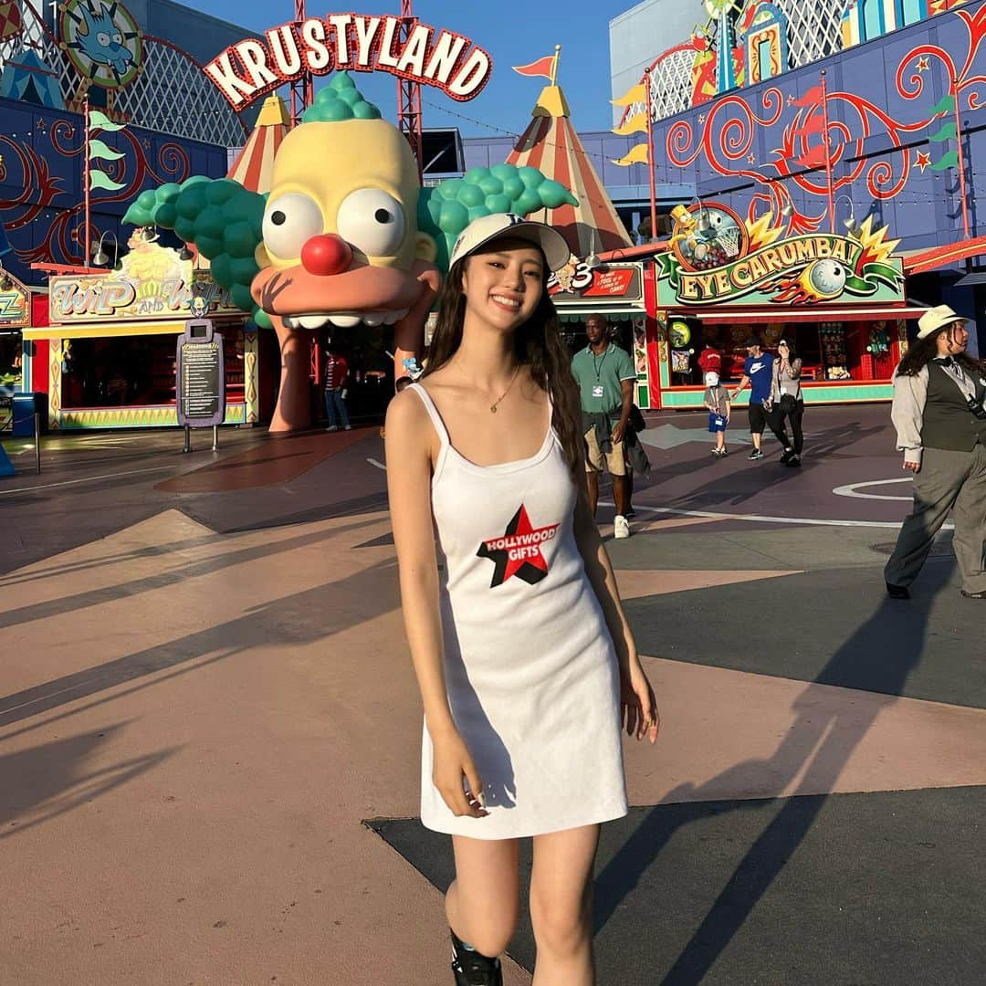 中町綾さんのインスタグラム写真 - (中町綾Instagram)「USH🇺🇸🎢 夢に出てきそうなドーナツ🫠🍩 美味しかったょ💖」9月20日 19時43分 - ayanakamachi