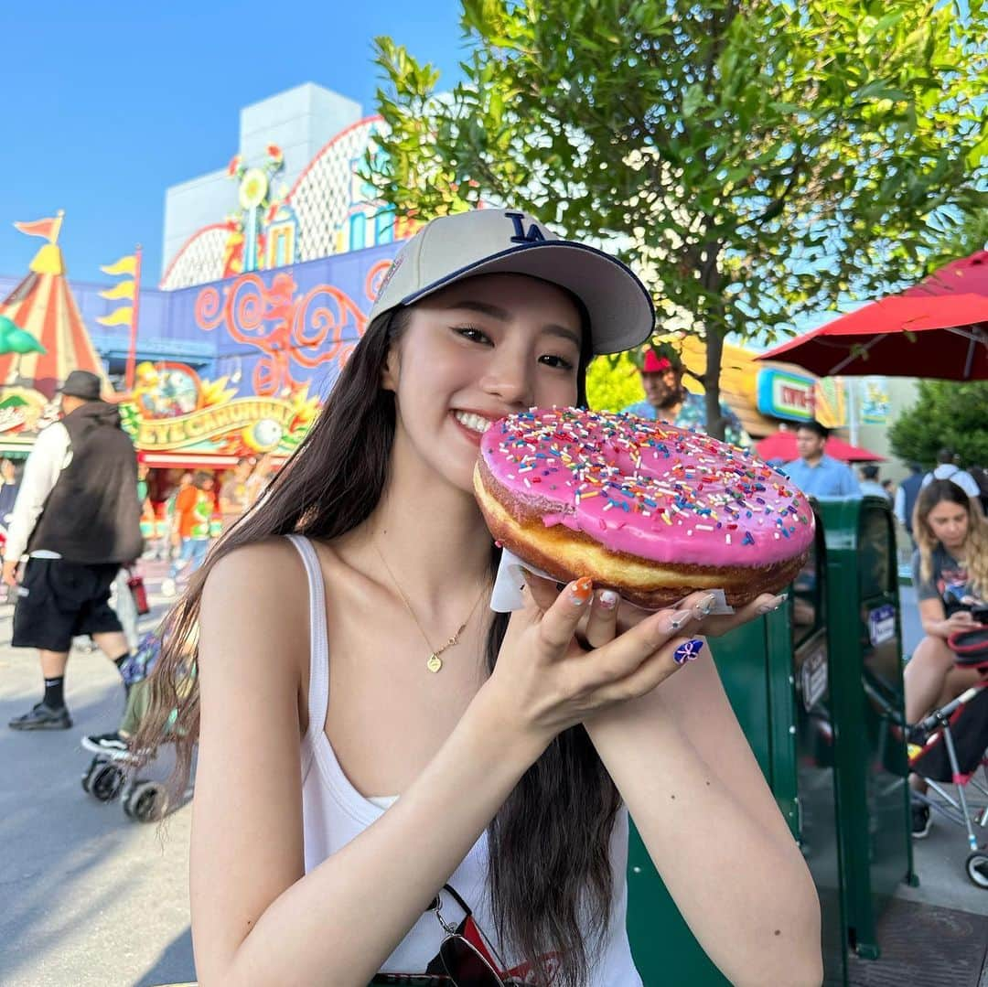 中町綾さんのインスタグラム写真 - (中町綾Instagram)「USH🇺🇸🎢 夢に出てきそうなドーナツ🫠🍩 美味しかったょ💖」9月20日 19時43分 - ayanakamachi