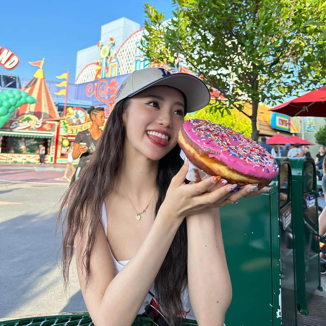 中町綾さんのインスタグラム写真 - (中町綾Instagram)「USH🇺🇸🎢 夢に出てきそうなドーナツ🫠🍩 美味しかったょ💖」9月20日 19時43分 - ayanakamachi