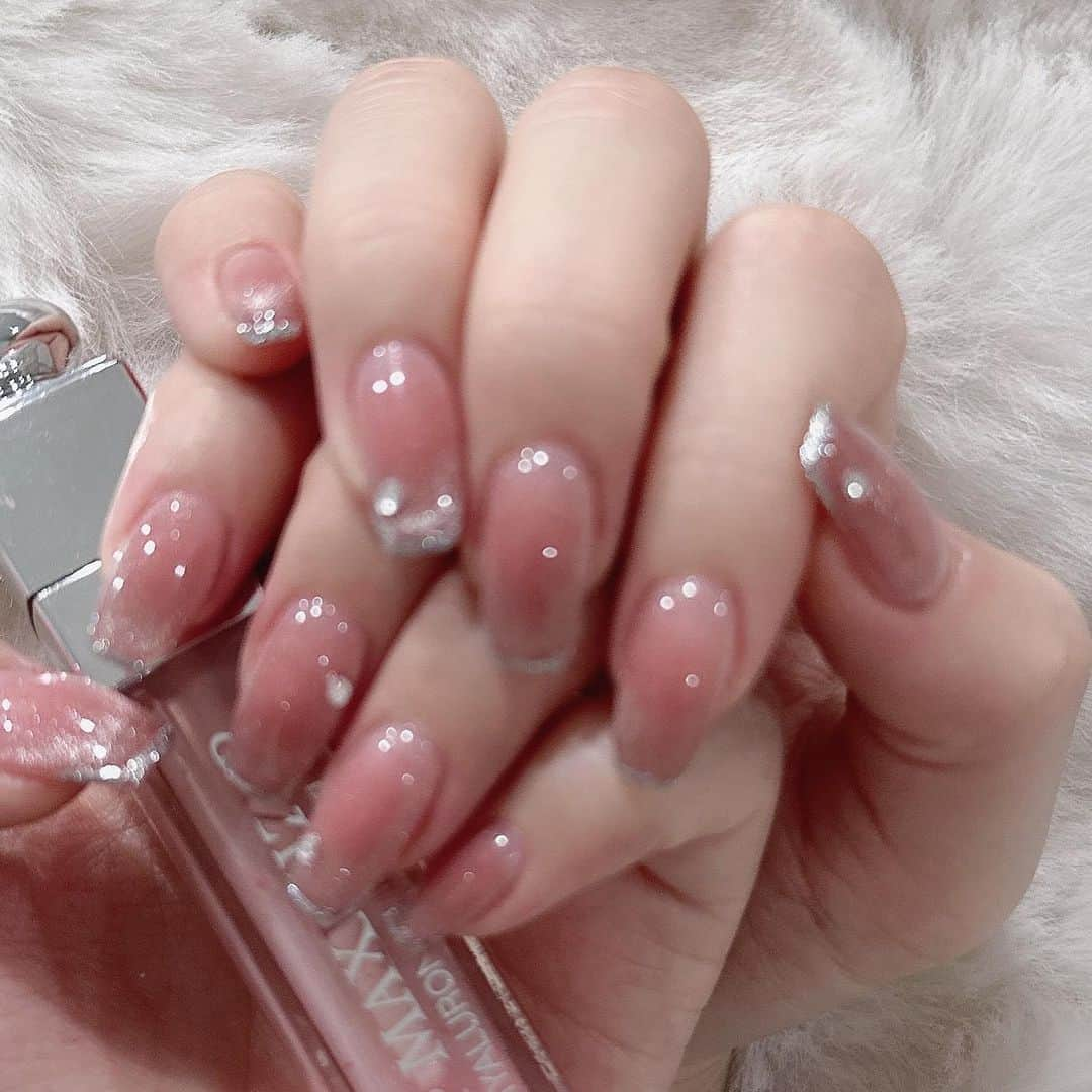 MISAさんのインスタグラム写真 - (MISAInstagram)「#newnail 🎀💞 ㅤㅤㅤㅤㅤㅤㅤㅤㅤㅤㅤㅤㅤ 絶妙な秋カラーにマグネットからの 先端キラキラ🥺🤍✨✨✨ 色可愛すぎてマグネットなしでも したい😩🩷🩷🩷たまらん😩 ㅤㅤㅤㅤㅤㅤㅤㅤㅤㅤㅤㅤㅤ #nail #マグネットネイル #秋ネイル」9月20日 19時55分 - chatae._