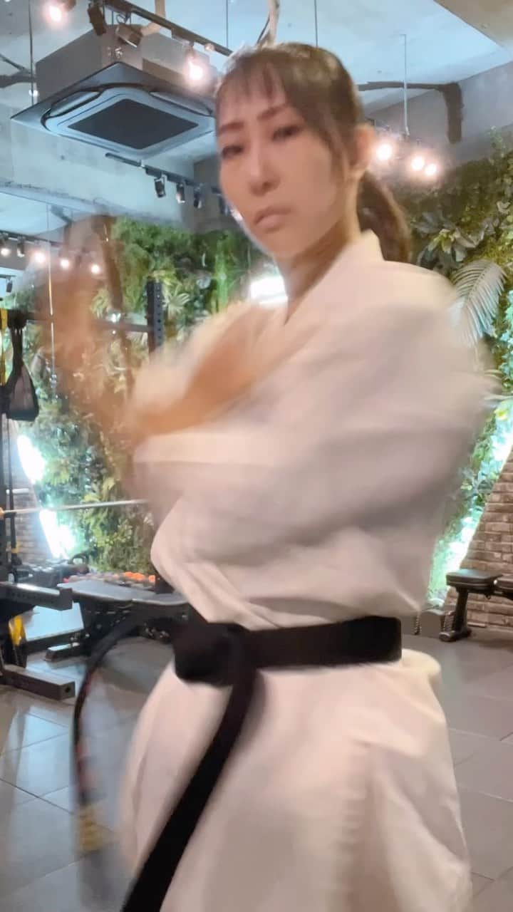浜井美香のインスタグラム：「#kyokushin #karate #martialarts #kick #kumite #warrior #karatekid #Киокушин  #каратэ #空手 #تمرين  #japan」