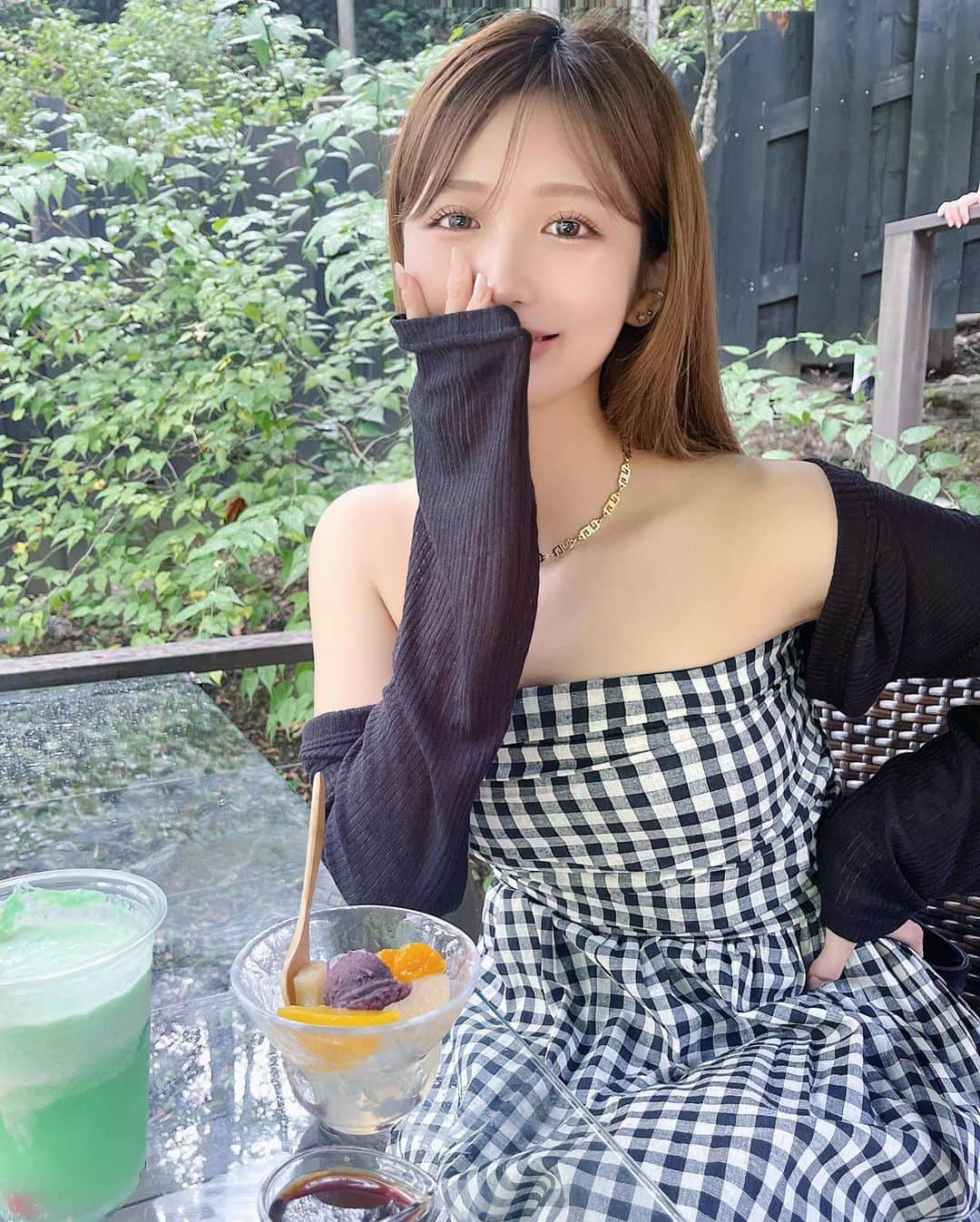 伊藤実祐のインスタグラム：「すきぴ🦥とのデートVlogの時の♥︎ ⁡ みんなYouTube見てくれてありがと！ そして、温かいコメントいっぱいありがとう😌 嬉しいコメントだけに返信してく🕺💓 ⁡ ⁡ ワンピースもカーディガンも SHEIN の！ これも既にYouTubeに動画出してます☝🏼 ⁡ ⁡ ⁡ ⁡ #デート #デートスポット #デートコーデ #東京デート #東京カフェ #shein購入品 #自まつ毛 #自まつ毛メイク #まつ毛美容液 #ラッシュリフト #ラッシュアディクト #イエベ #イエベ秋 #イエベ春 #イエベメイク #骨格ストレート #骨ストコーデ #骨スト #骨格ストレートコーデ」