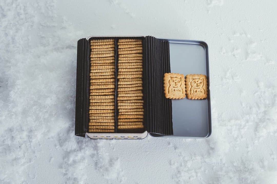 なかしましほ（foodmood）さんのインスタグラム写真 - (なかしましほ（foodmood）Instagram)「Miknits10周年クッキー缶、明日11時から2回目の販売をスタートします。今年の佐渡はとても暑かったため、バターの製造にとても苦労されたそうです。届いたばかりの真っ白な佐渡バターで作るクッキー、ぜひみなさんに食べていただきたいです🍪」9月20日 19時57分 - foodmoodshop