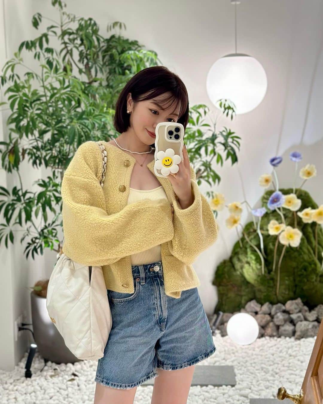 のインスタグラム：「. ☕️🌙🪑  コーンとチーズのクロッフルが絶品すぎた😋🌽🧀  リップは&be新作の粘膜リップ💄」