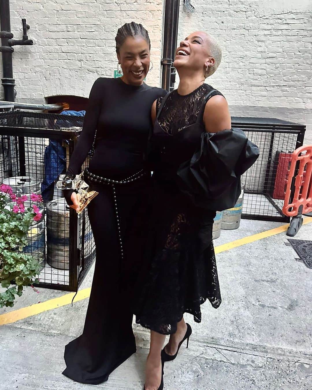 クーシュ・ジャンボのインスタグラム：「Meet your heroes 💕  w/ #sophieokonedo  @britishvogue」